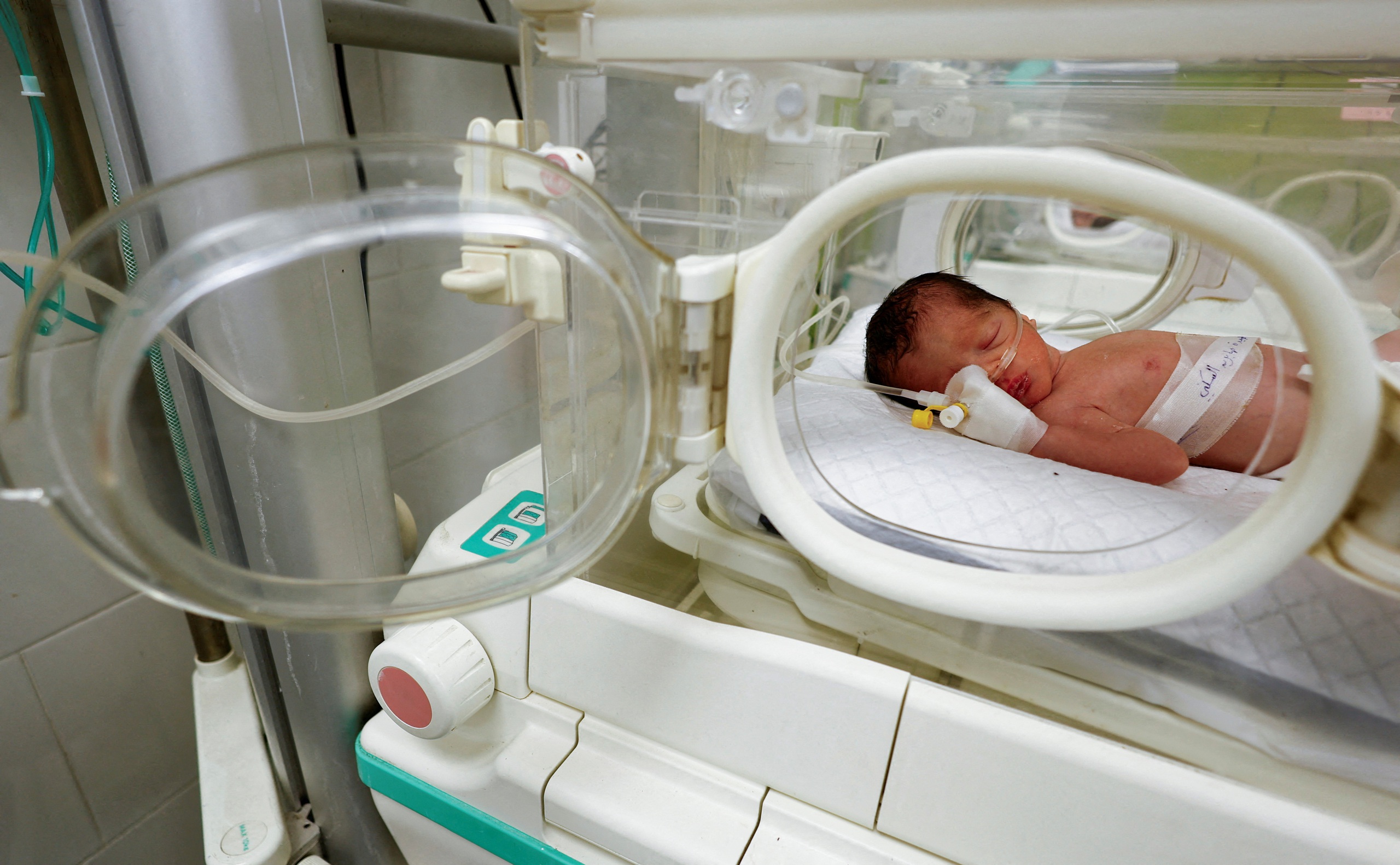 Em bé được cứu sống sau khi thai phụ qua đời ở Rafah hôm 21.4